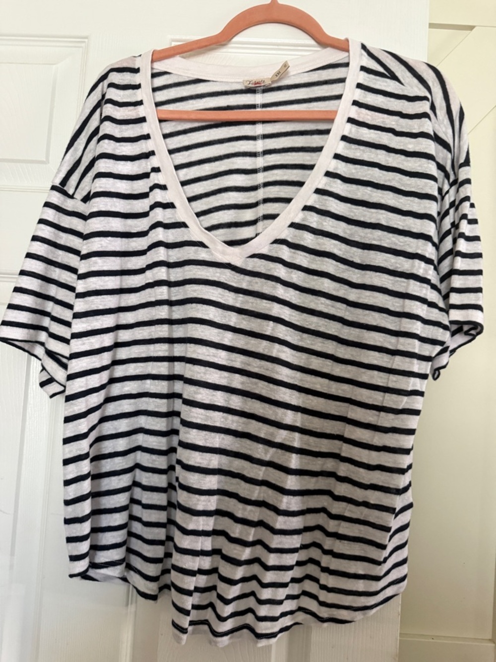 100% Linen Striped V-Neck Tee in Black and White